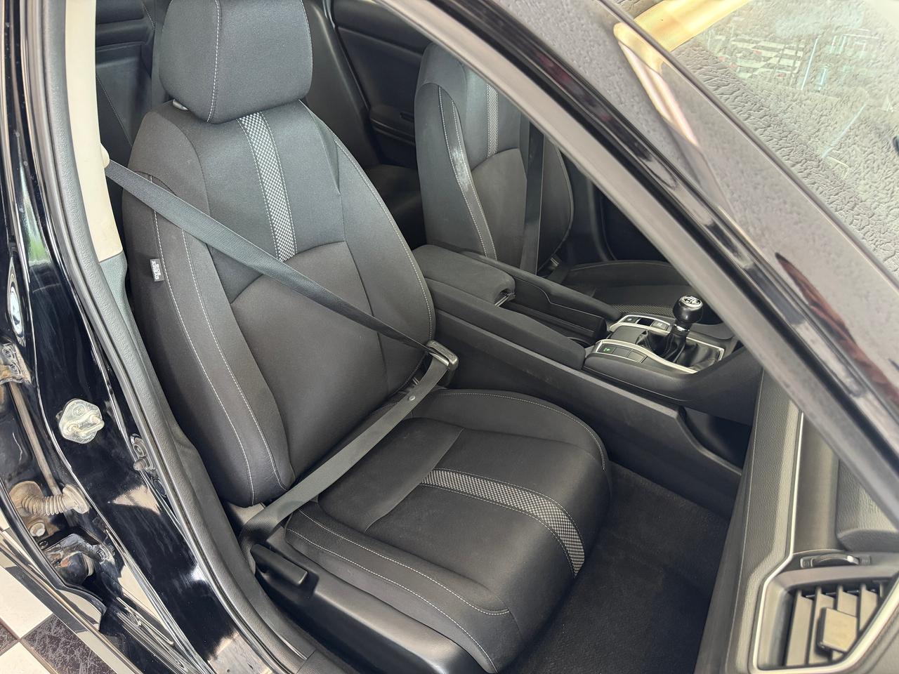 2019 Honda Civic LX Manual+New Tires+Brakes+ACCIDENT FREE Photo