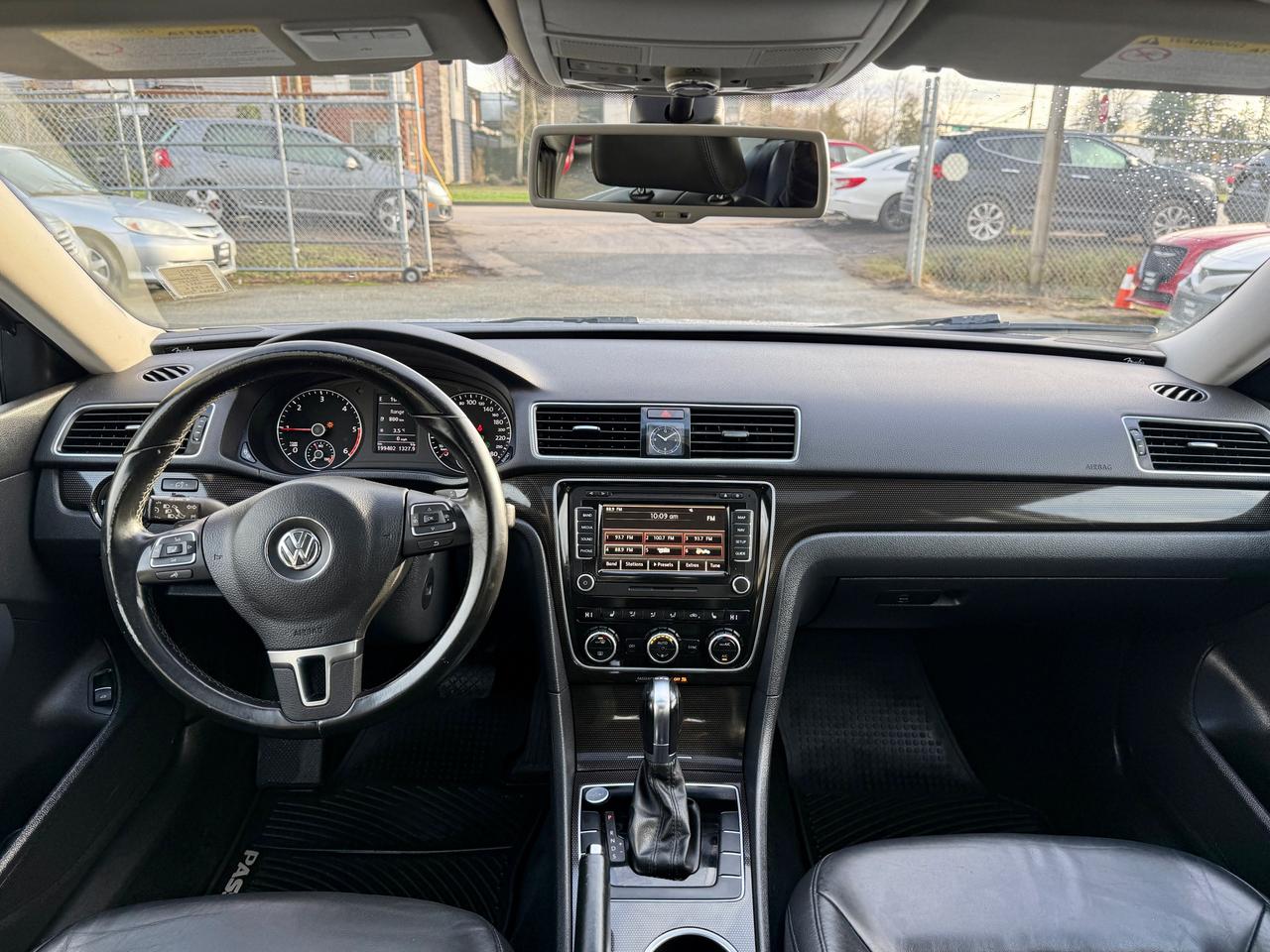 2013 Volkswagen Passat FINANCING AVAILABLE Photo10