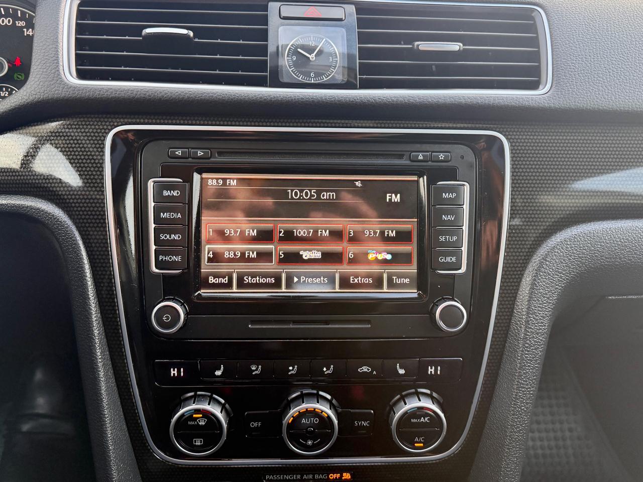 2013 Volkswagen Passat FINANCING AVAILABLE Photo13