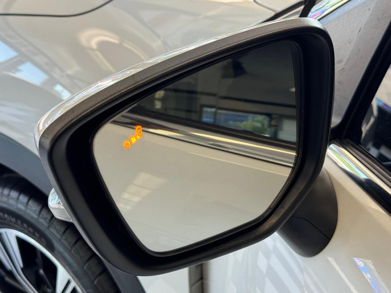 2019 Mitsubishi Eclipse Cross GT AWD+Adaptive Cruise+Leather+Roof+CLEAN CARFAX Photo4