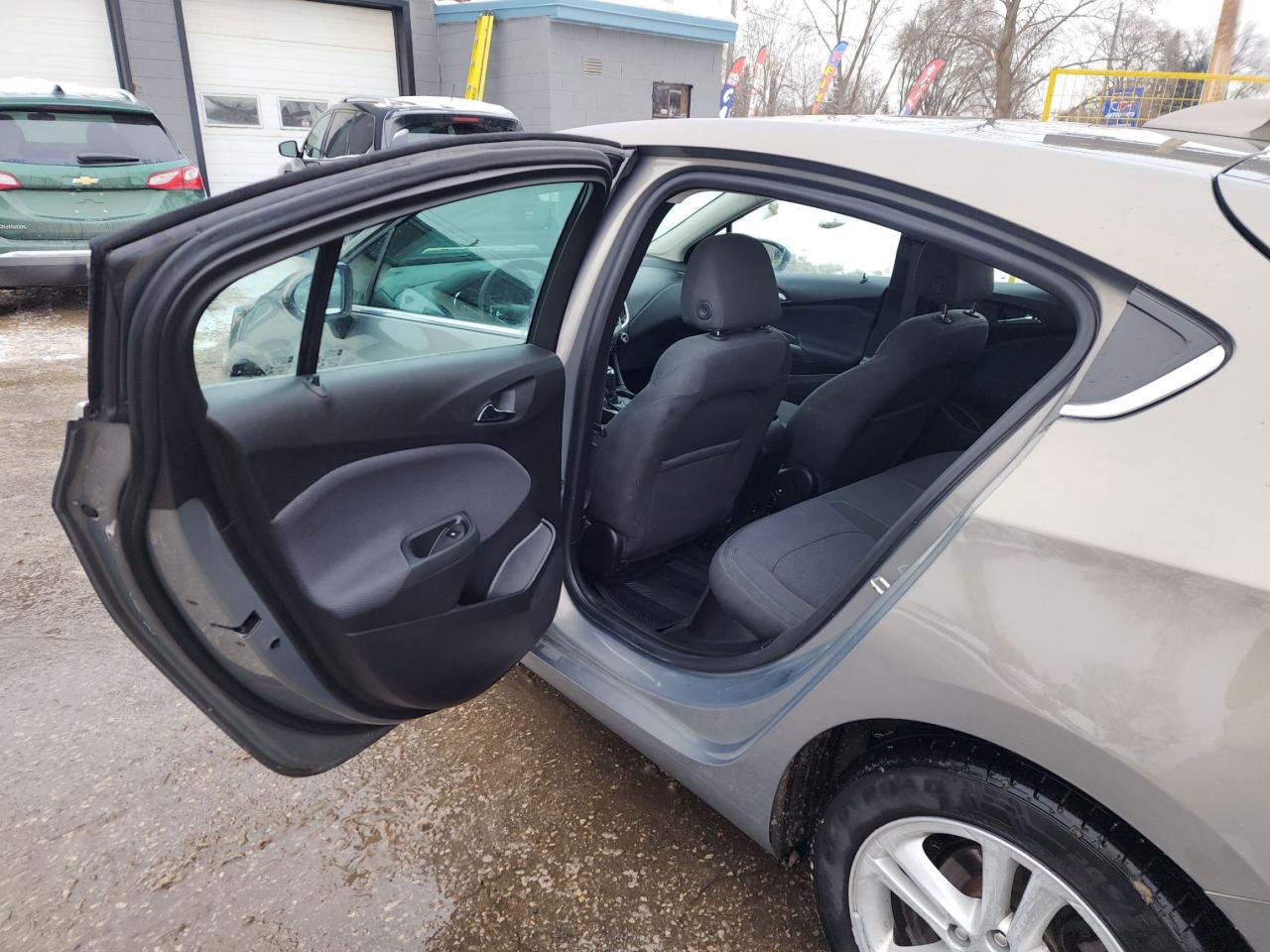 2017 Chevrolet Cruze LT l Remote Start l Heated Seats l Fuel Efficient