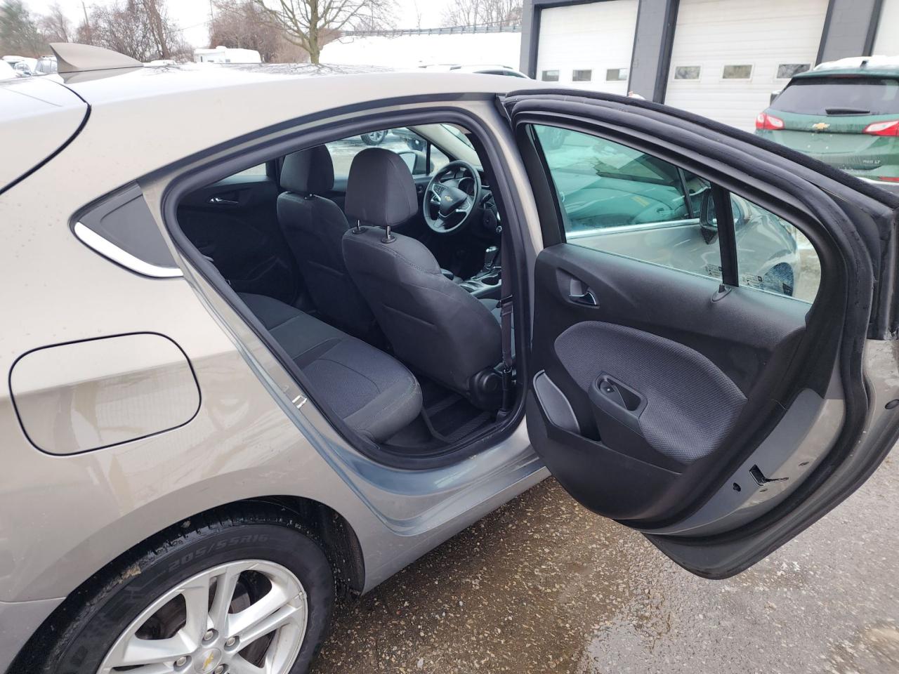 2017 Chevrolet Cruze LT l Remote Start l Heated Seats l Fuel Efficient