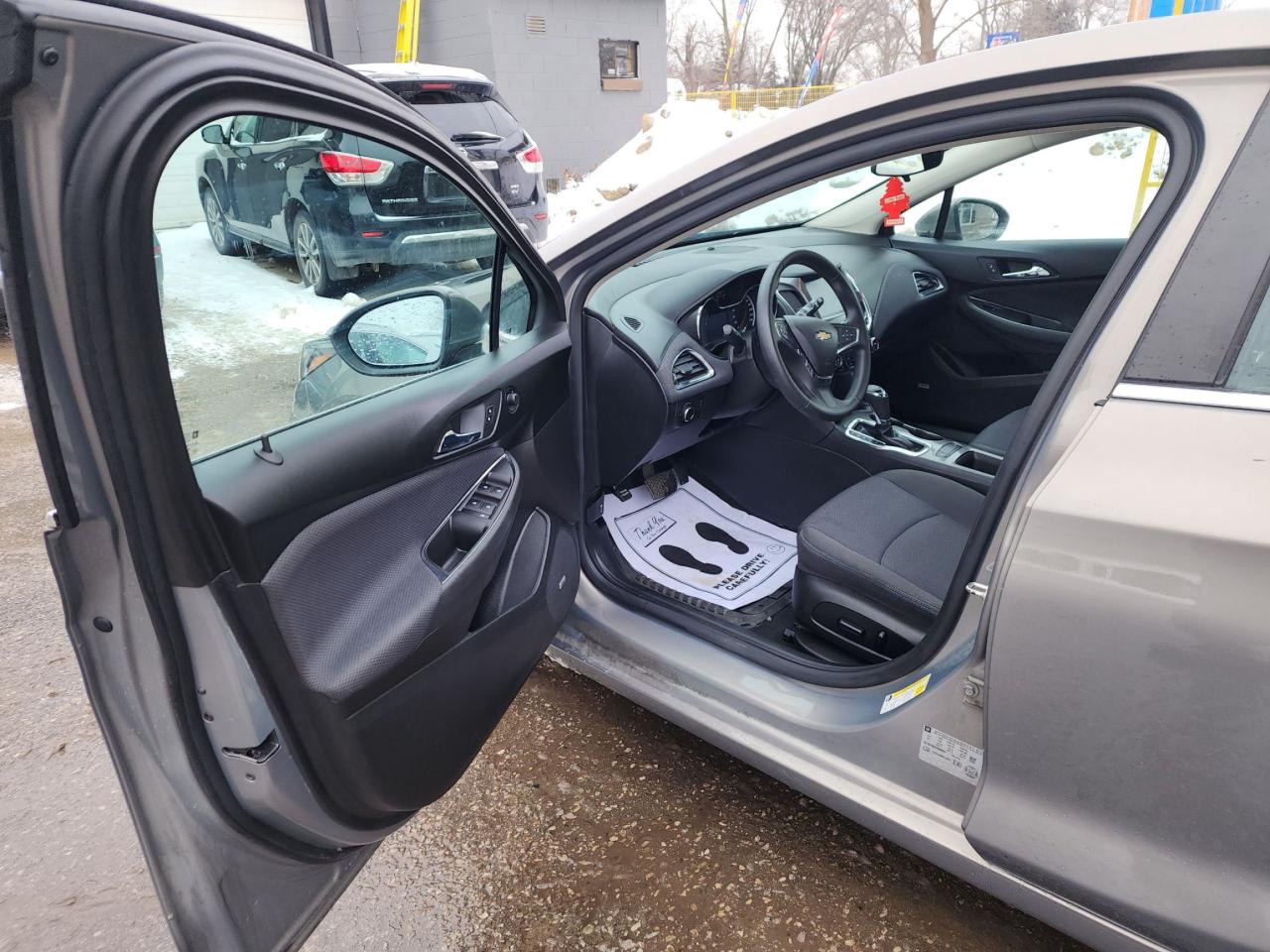 2017 Chevrolet Cruze LT l Remote Start l Heated Seats l Fuel Efficient