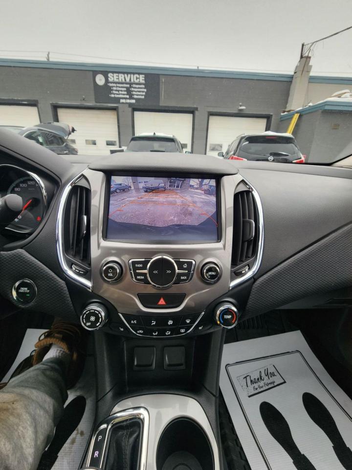 2017 Chevrolet Cruze LT l Remote Start l Heated Seats l Fuel Efficient