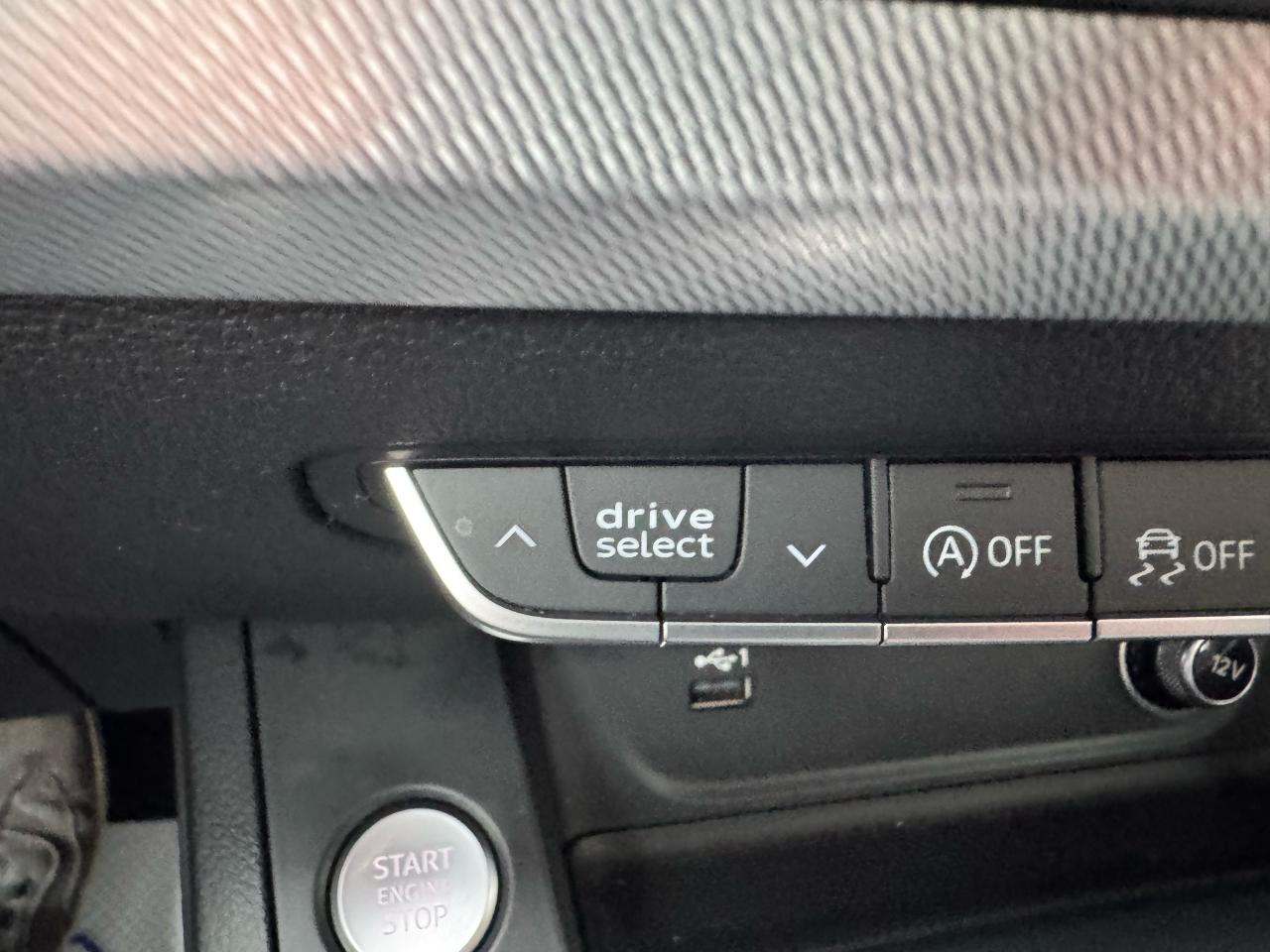 2018 Audi A4 Progressiv AWD, ONLY 73K!! NAV, LEATHER, SUNROOF!! Photo36