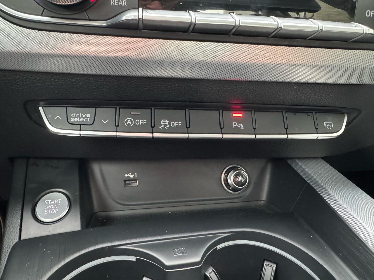 2018 Audi A4 Progressiv AWD, ONLY 73K!! NAV, LEATHER, SUNROOF!! Photo35