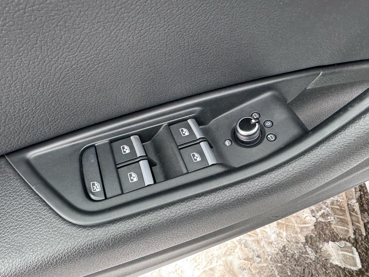 2018 Audi A4 Progressiv AWD, ONLY 73K!! NAV, LEATHER, SUNROOF!! Photo20