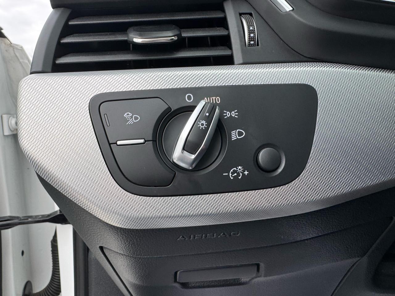 2018 Audi A4 Progressiv AWD, ONLY 73K!! NAV, LEATHER, SUNROOF!! Photo27