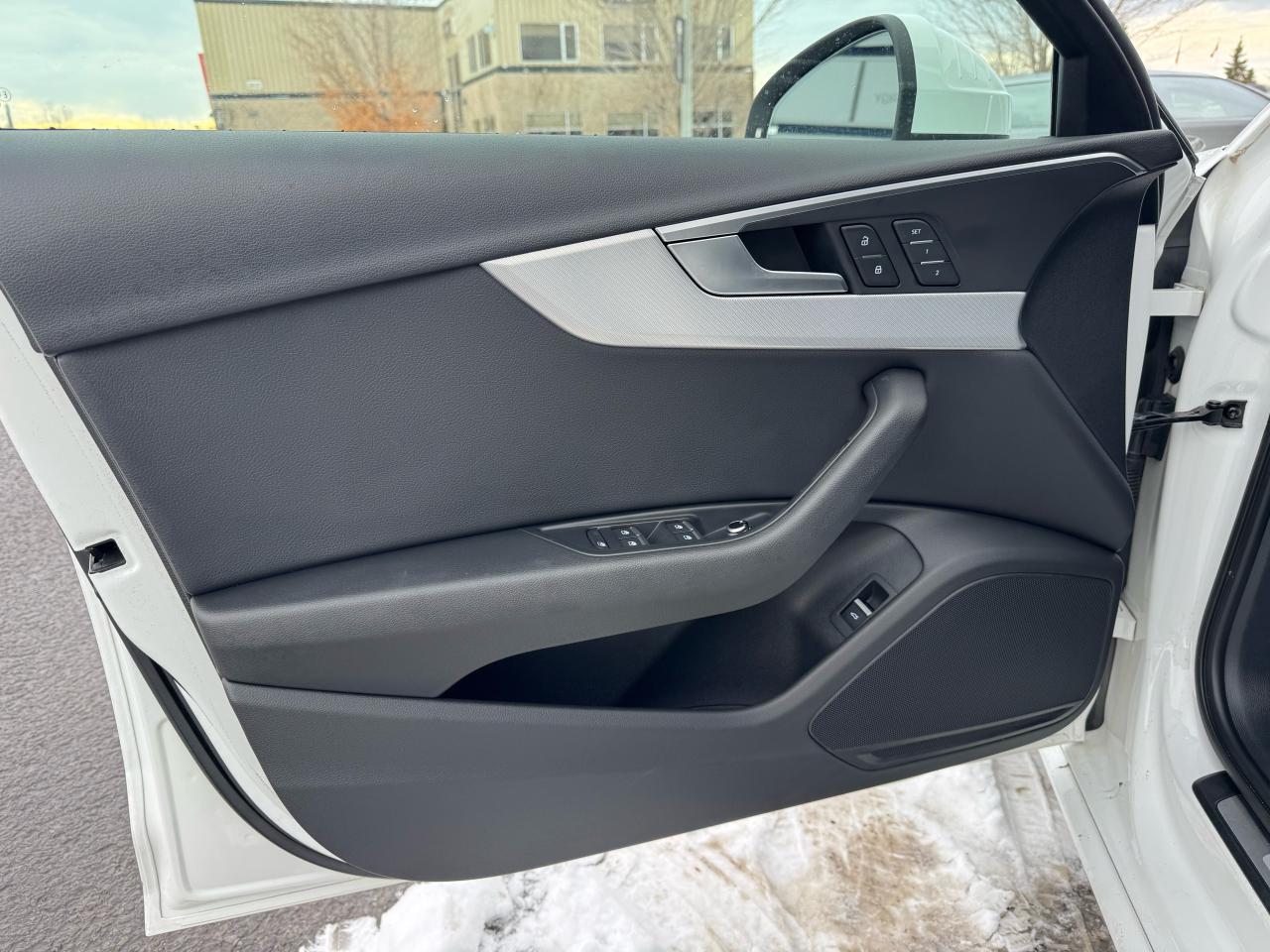 2018 Audi A4 Progressiv AWD, ONLY 73K!! NAV, LEATHER, SUNROOF!! Photo18