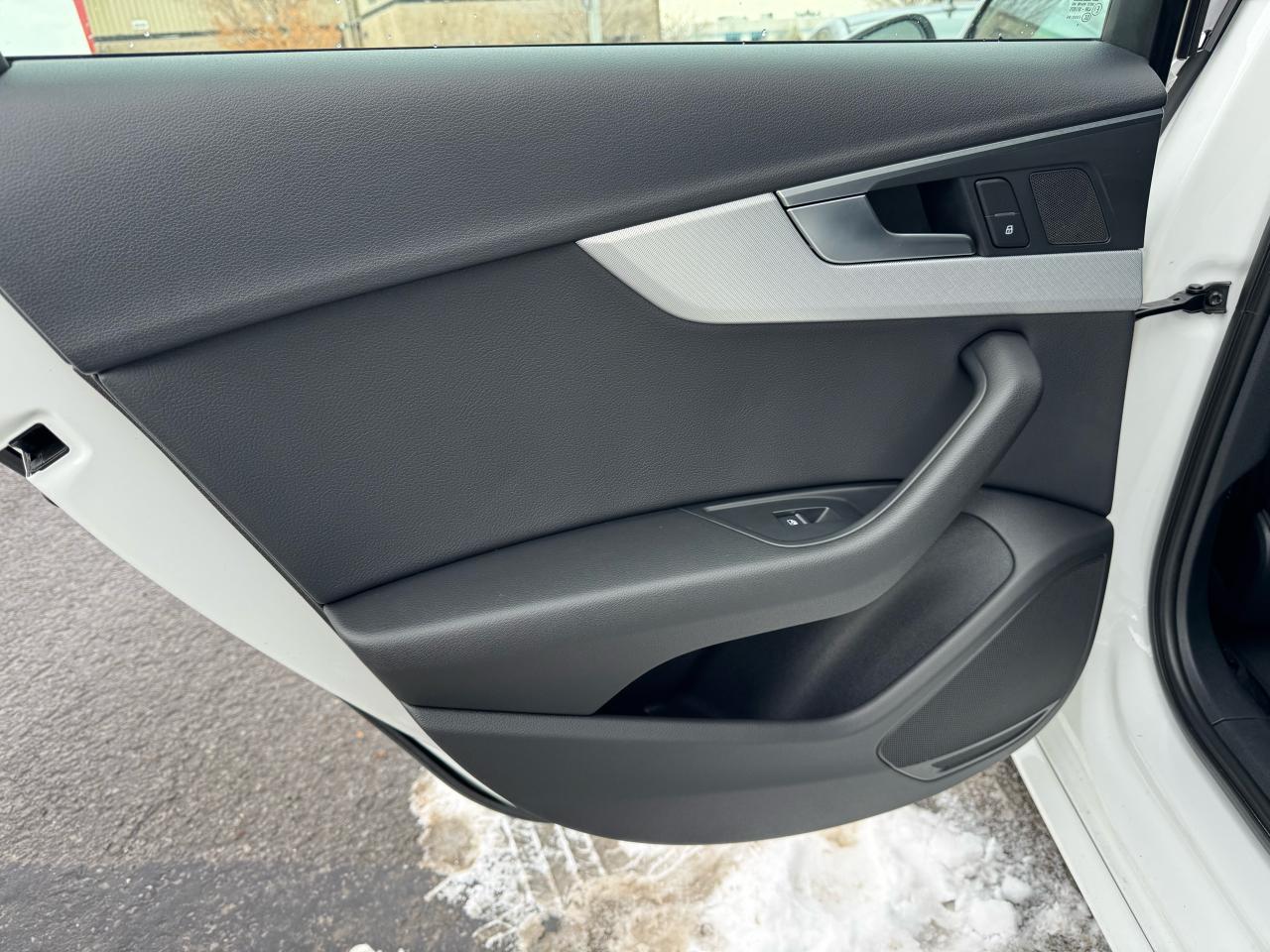 2018 Audi A4 Progressiv AWD, ONLY 73K!! NAV, LEATHER, SUNROOF!! Photo42