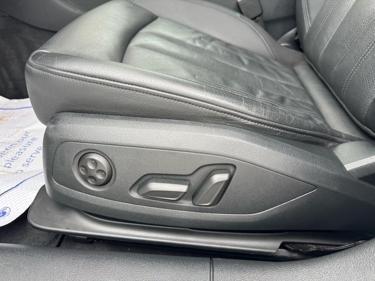 2018 Audi A4 Progressiv AWD, ONLY 73K!! NAV, LEATHER, SUNROOF!! Photo22