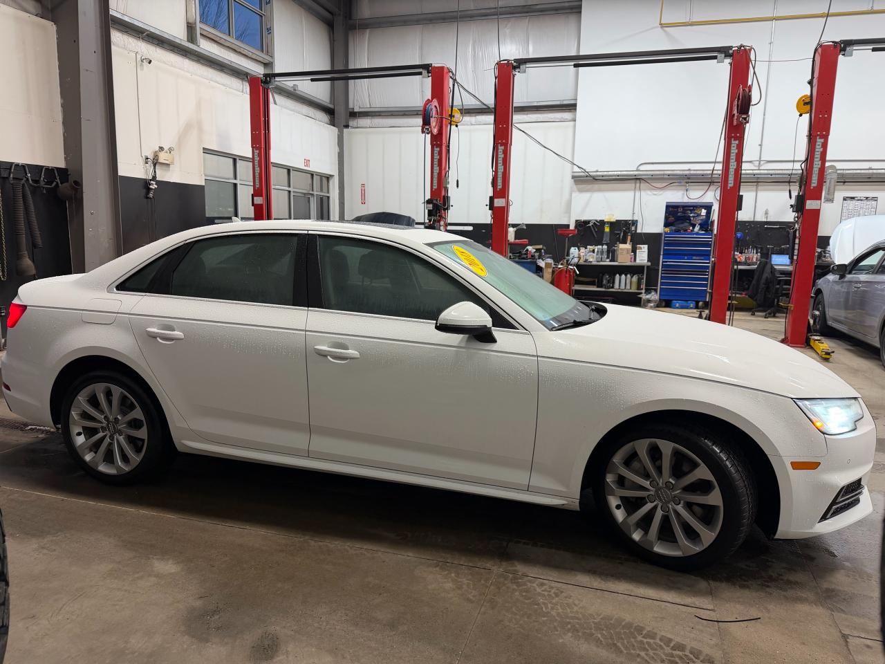 2018 Audi A4 Progressiv AWD, ONLY 73K!! NAV, LEATHER, SUNROOF!! Photo12