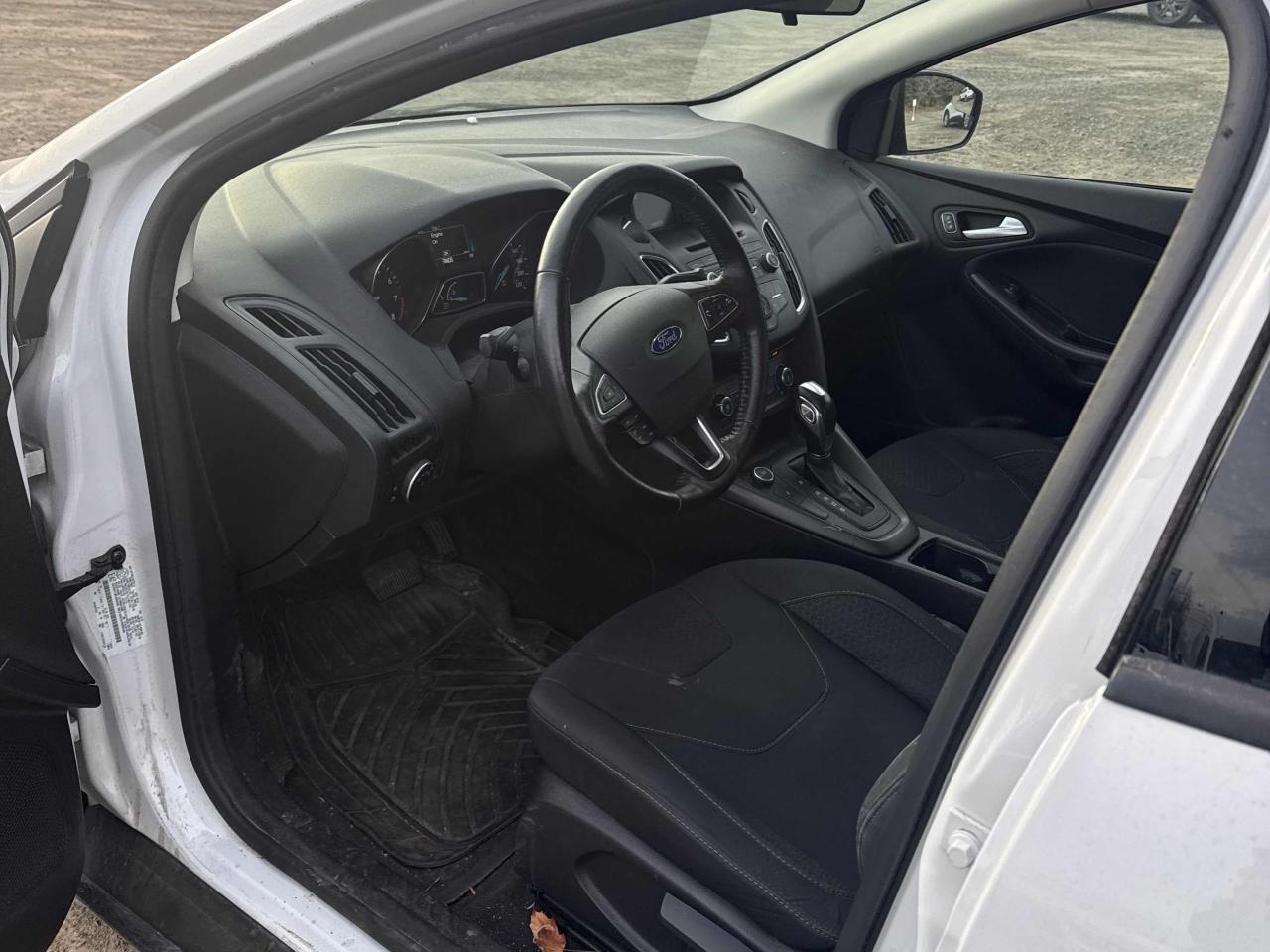 2016 Ford Focus SE - LOW KM, HEATED SEATS & STEERING WHEEL! CLEAN! Photo29