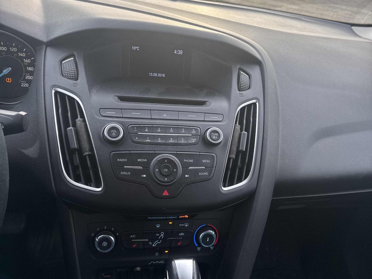 2016 Ford Focus SE - LOW KM, HEATED SEATS & STEERING WHEEL! CLEAN! Photo30