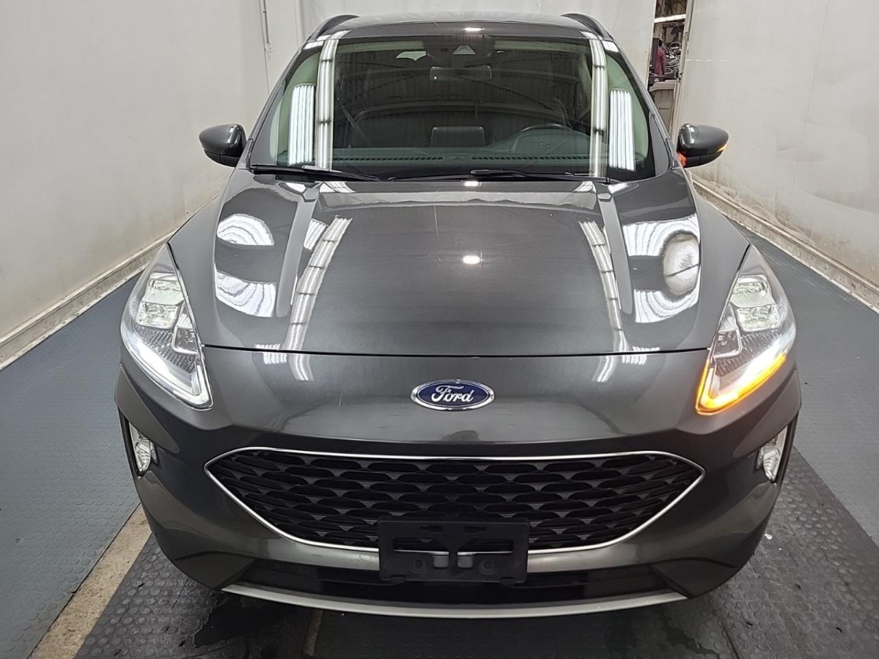 2020 Ford Escape TITANIUM HYBRID AWD - Blind Spot Monitor !! Photo