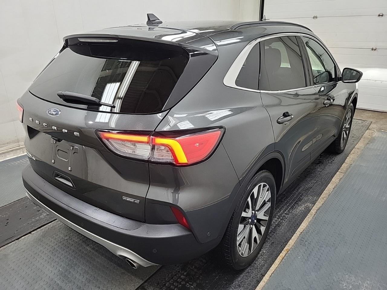 2020 Ford Escape TITANIUM HYBRID AWD - Blind Spot Monitor !! Photo