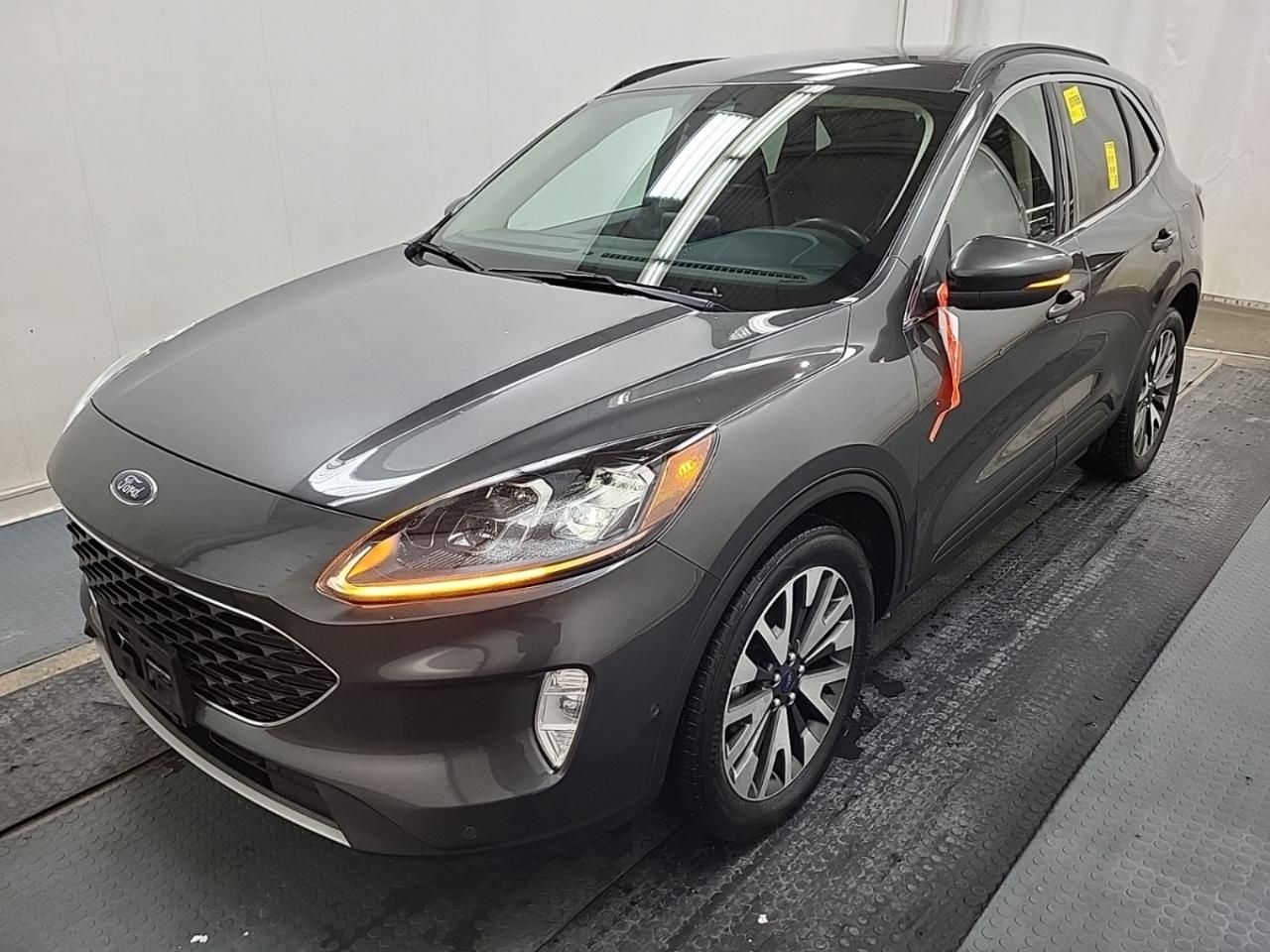 2020 Ford Escape TITANIUM HYBRID AWD - Blind Spot Monitor !! Photo