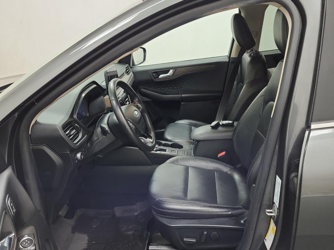 2020 Ford Escape TITANIUM HYBRID AWD - Blind Spot Monitor !! Photo