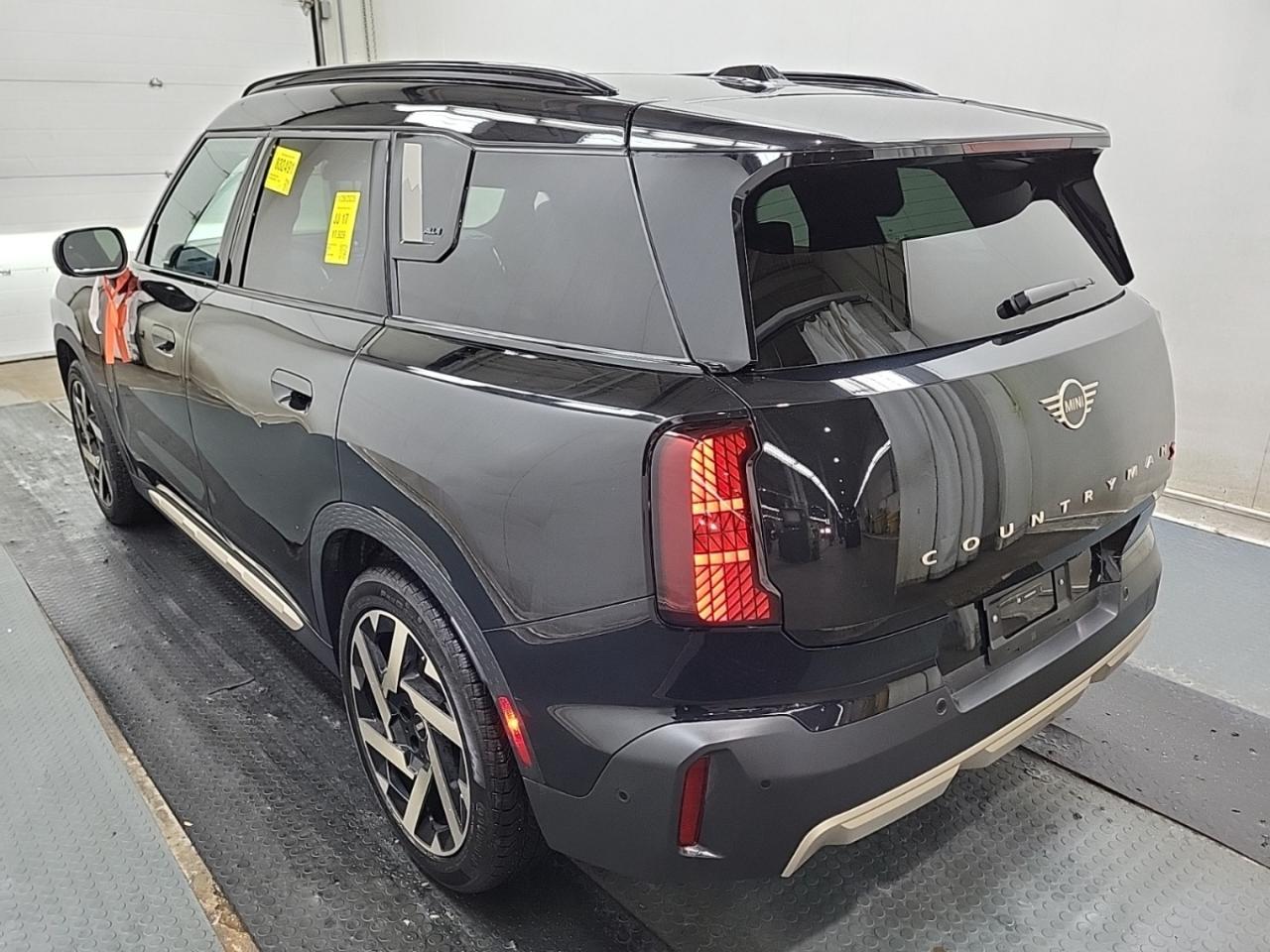 2025 MINI Cooper Countryman COOPER S ALL4 - AWD - Moonroof - Blind Spot Monitor !! Photo4