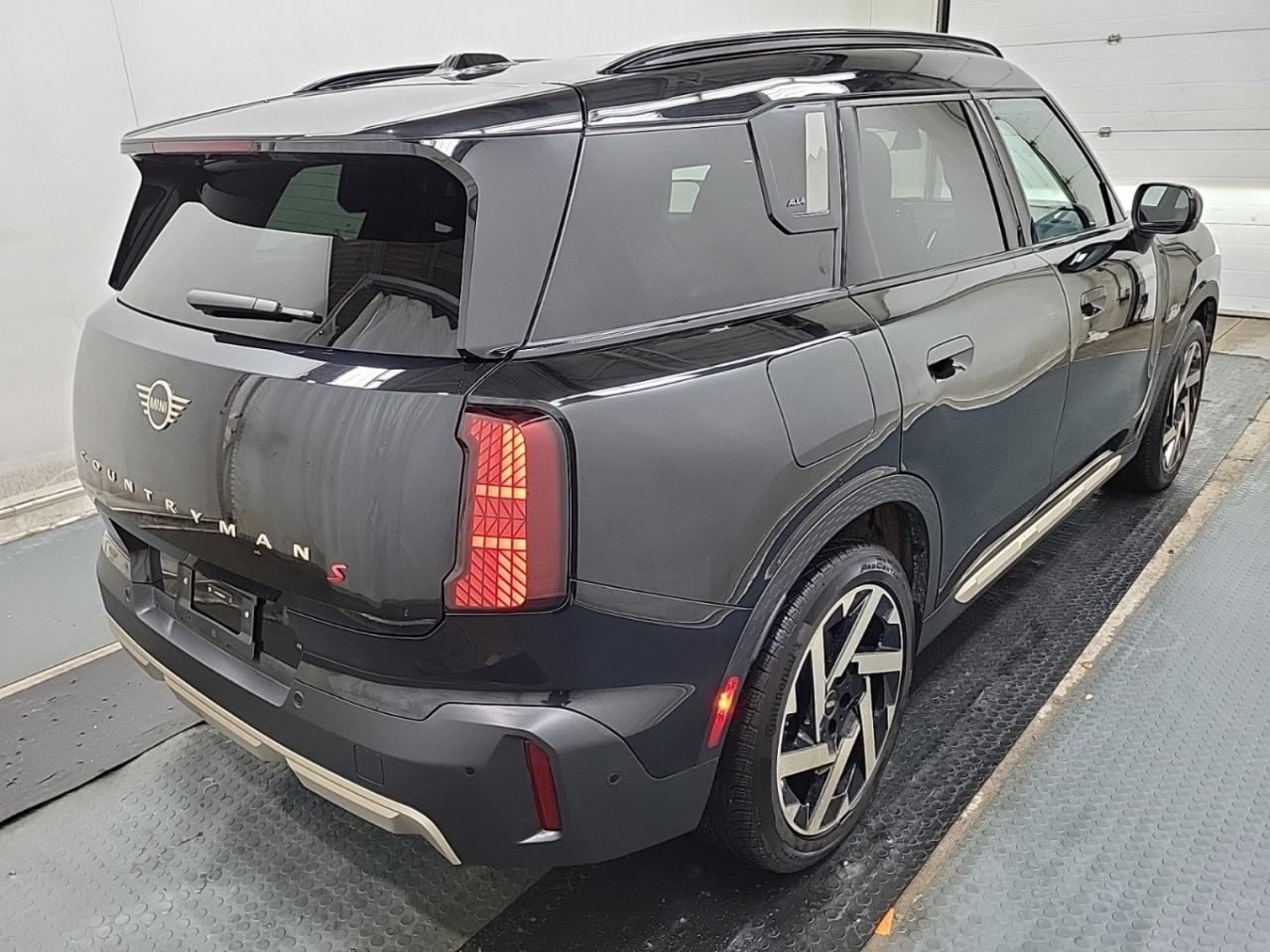 2025 MINI Cooper Countryman COOPER S ALL4 - AWD - Moonroof - Blind Spot Monitor !! Photo