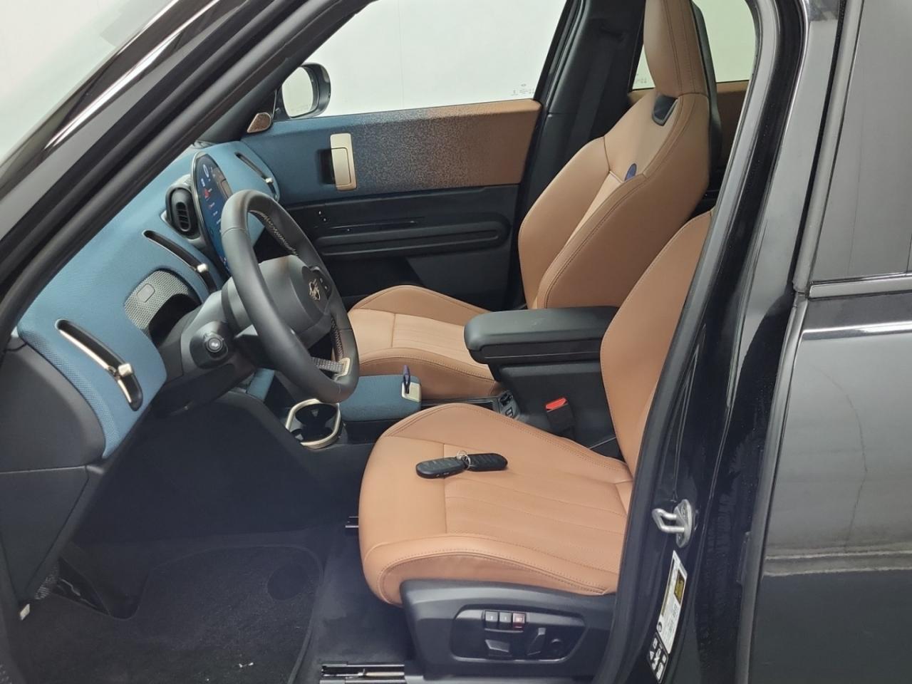 2025 MINI Cooper Countryman COOPER S ALL4 - AWD - Moonroof - Blind Spot Monitor !! Photo