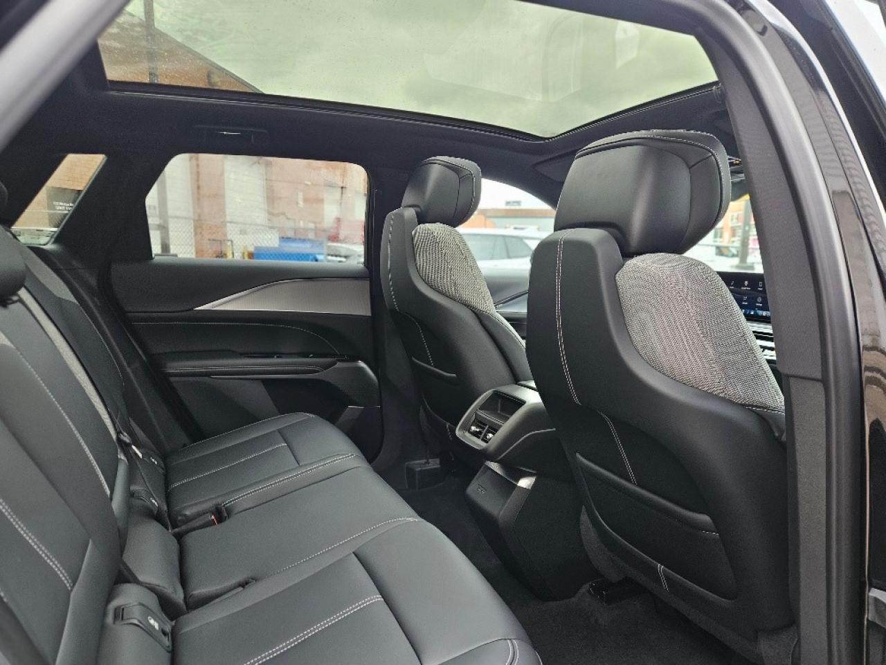 2024 Cadillac LYRIQ 1 OWNER-NO ACCIDENTS-505KM RANGE-CERTIFIED Photo