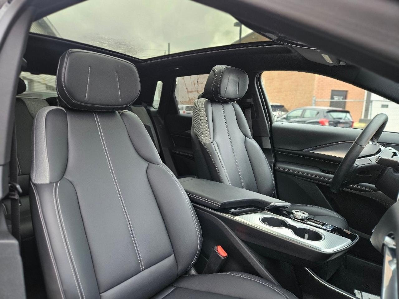 2024 Cadillac LYRIQ 1 OWNER-NO ACCIDENTS-505KM RANGE-CERTIFIED Photo