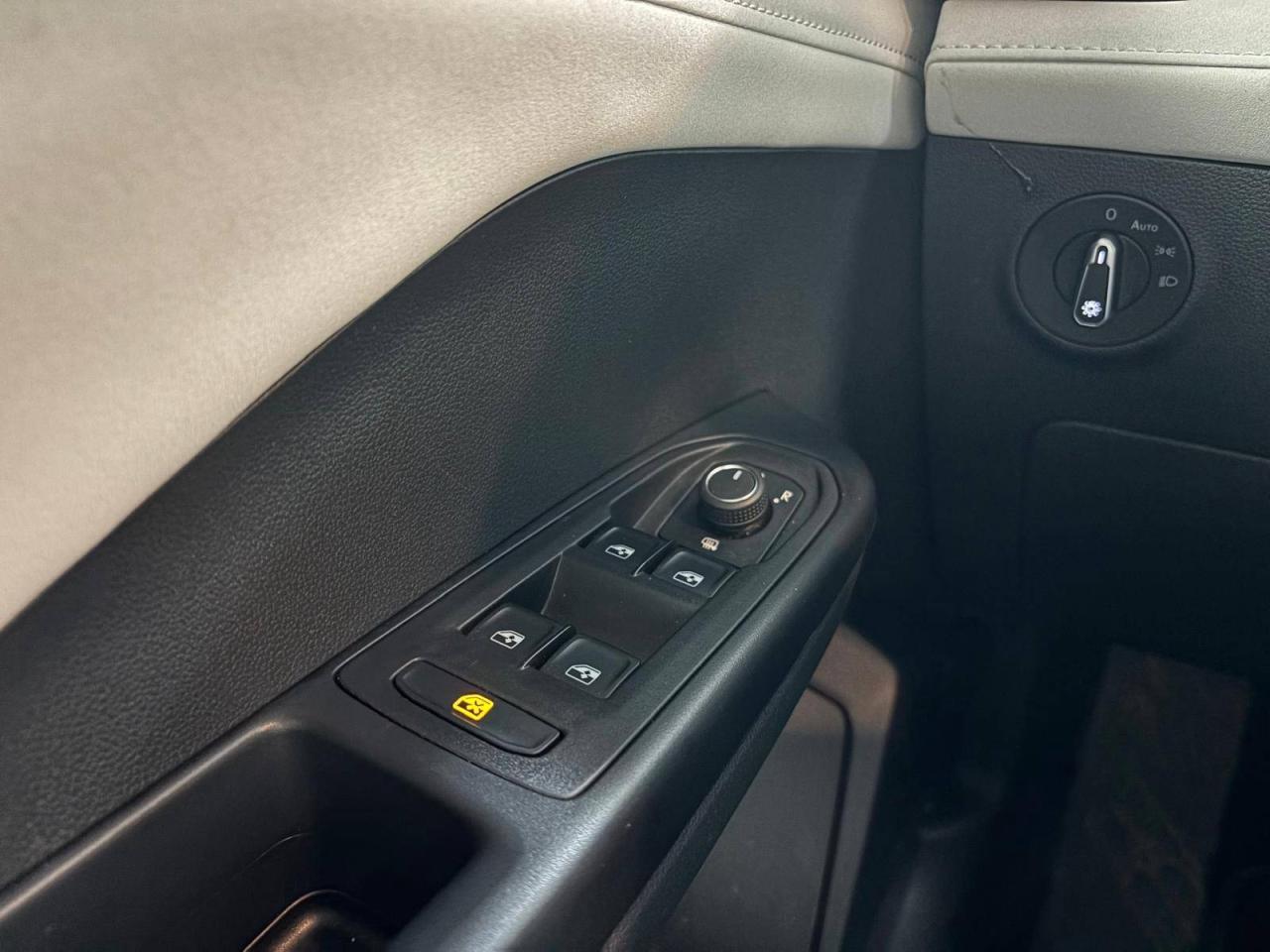 2025 Volkswagen Taos Comfortline 4Motion Photo