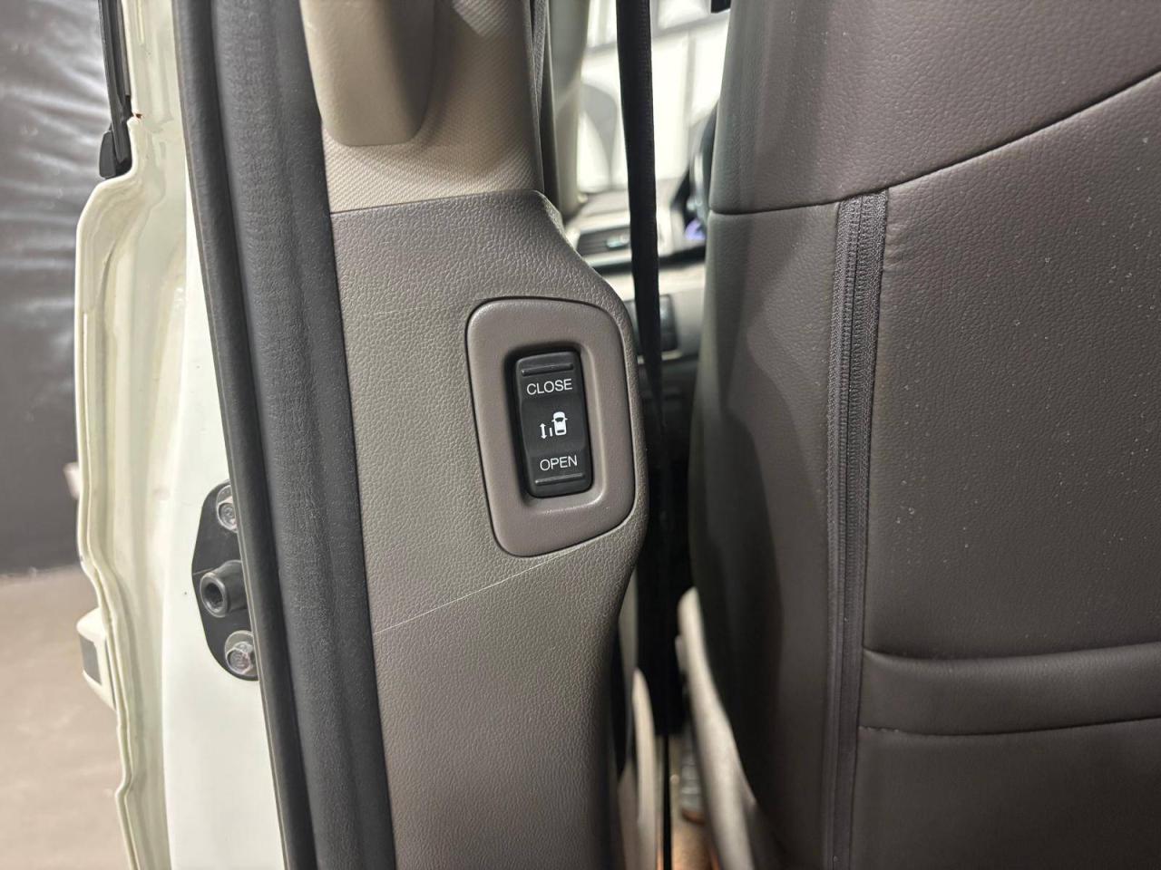 2016 Honda Odyssey 4dr Wgn EX-L w/RES 21 SERVICE RECORDS, 8 PASSENGERS  $0 % DOWN FINANCE OAC Photo