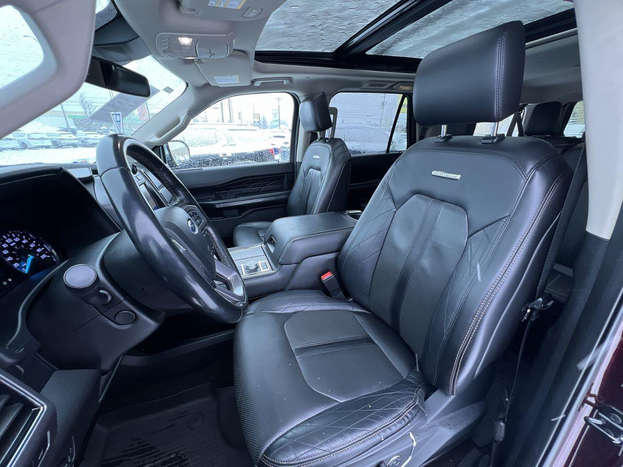 2020 Ford Expedition Max Platinum 4X4, 7 PASSENGER, MOONROOF, HEATED LEATHER SEATS, BACK UP CAM, NAV, POWER LIFTGATE!! Photo