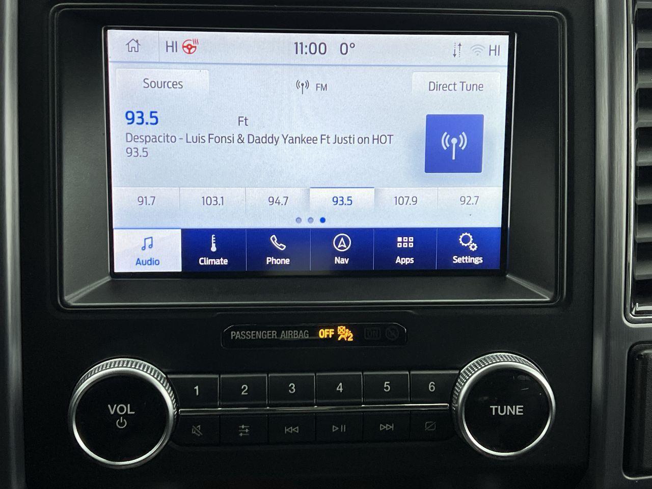 2020 Ford Expedition Max Platinum 4X4, 7 PASSENGER, MOONROOF, HEATED LEATHER SEATS, BACK UP CAM, NAV, POWER LIFTGATE!! Photo