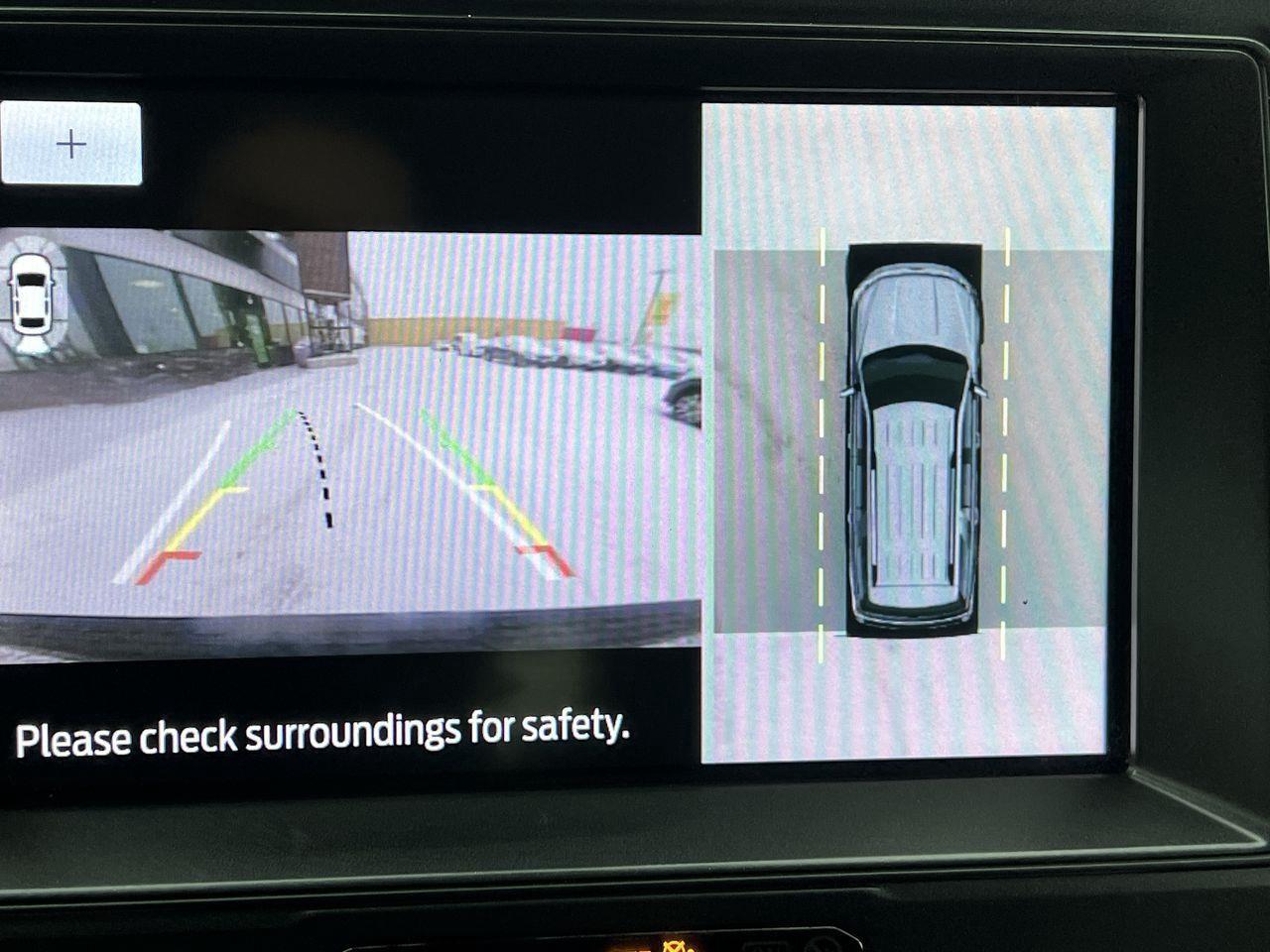 2020 Ford Expedition Max Platinum 4X4, 7 PASSENGER, MOONROOF, HEATED LEATHER SEATS, BACK UP CAM, NAV, POWER LIFTGATE!! Photo