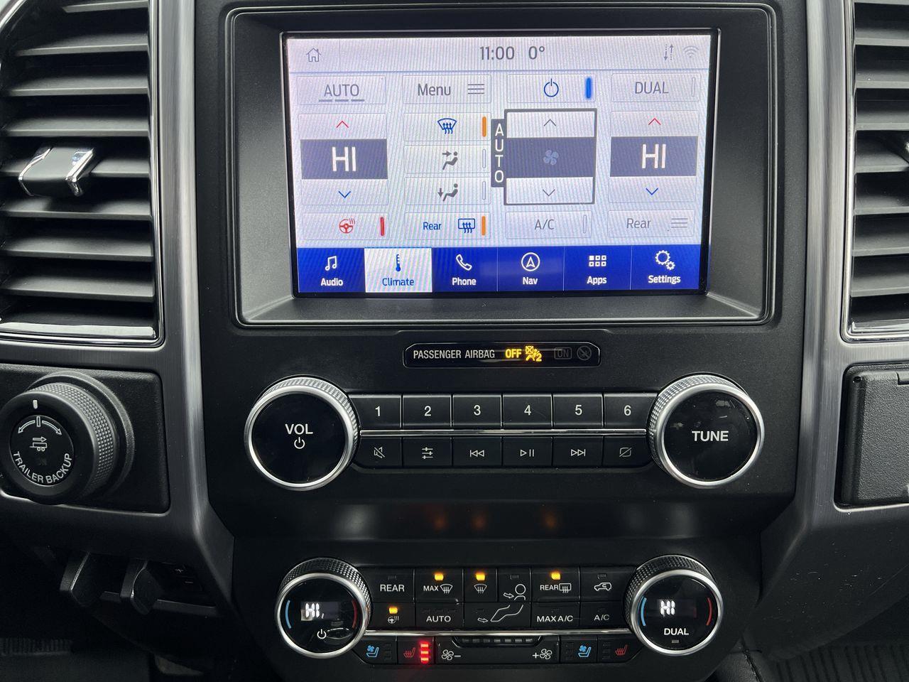 2020 Ford Expedition Max Platinum 4X4, 7 PASSENGER, MOONROOF, HEATED LEATHER SEATS, BACK UP CAM, NAV, POWER LIFTGATE!! Photo