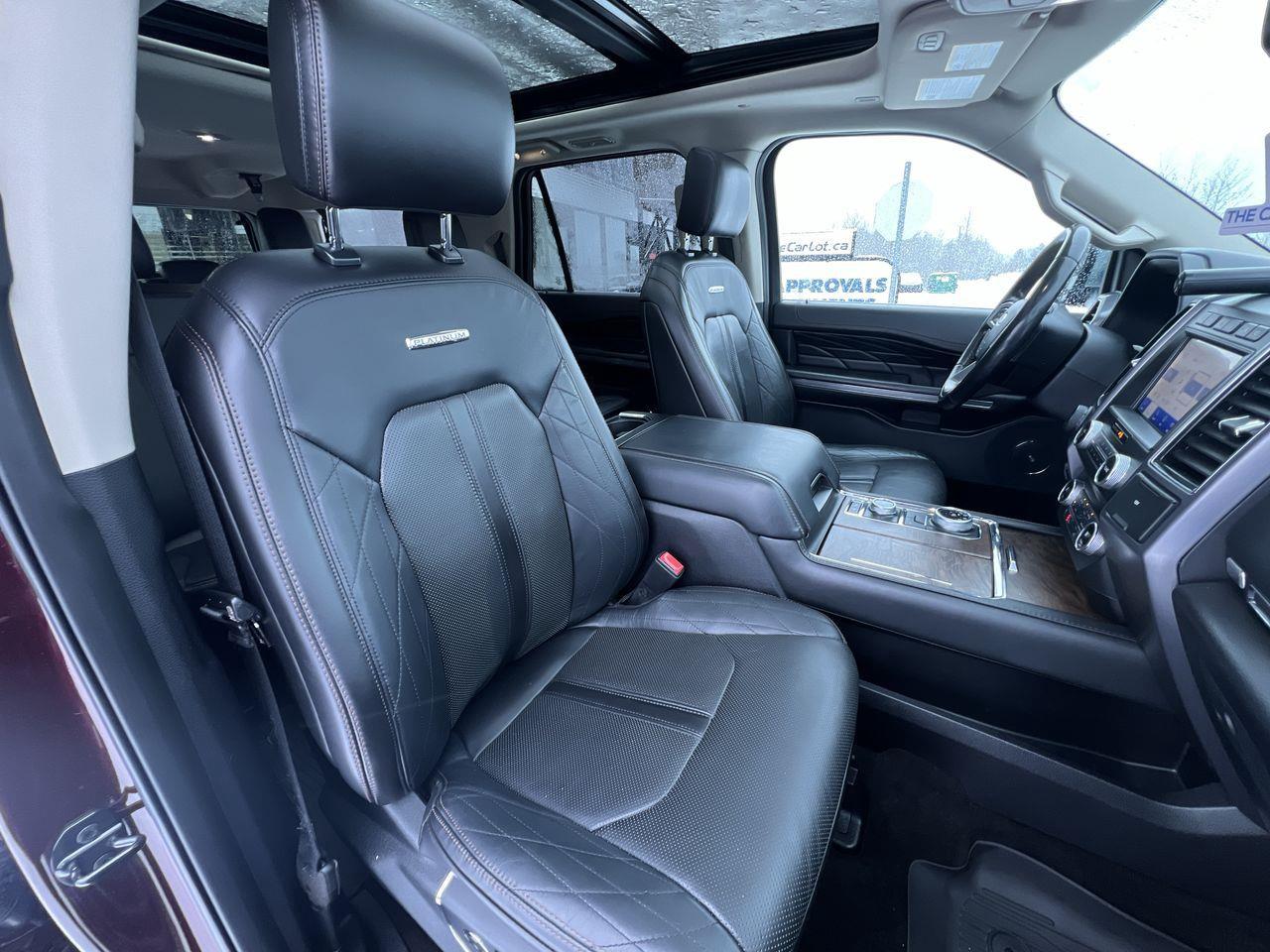 2020 Ford Expedition Max Platinum 4X4, 7 PASSENGER, MOONROOF, HEATED LEATHER SEATS, BACK UP CAM, NAV, POWER LIFTGATE!! Photo