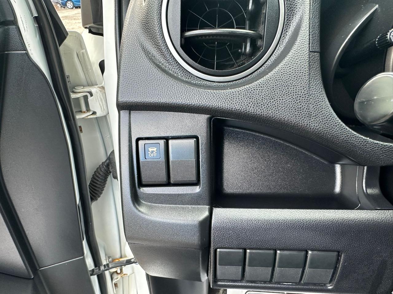 2012 Mazda MAZDA5 GS Photo