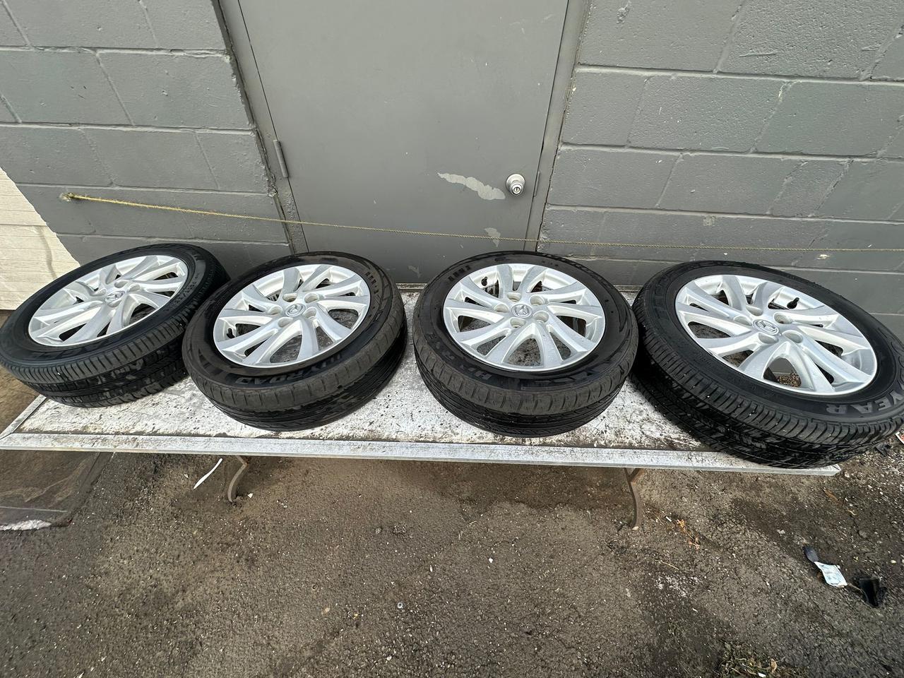 2012 Mazda MAZDA5 GS Photo