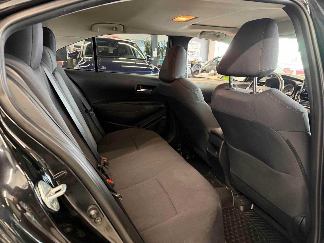 2021 Toyota Corolla LE Photo