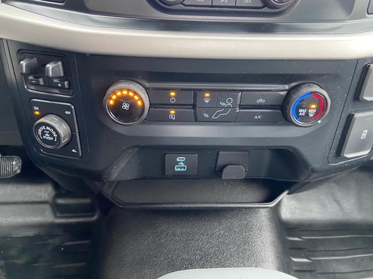 2022 Ford F-150 XL Photo