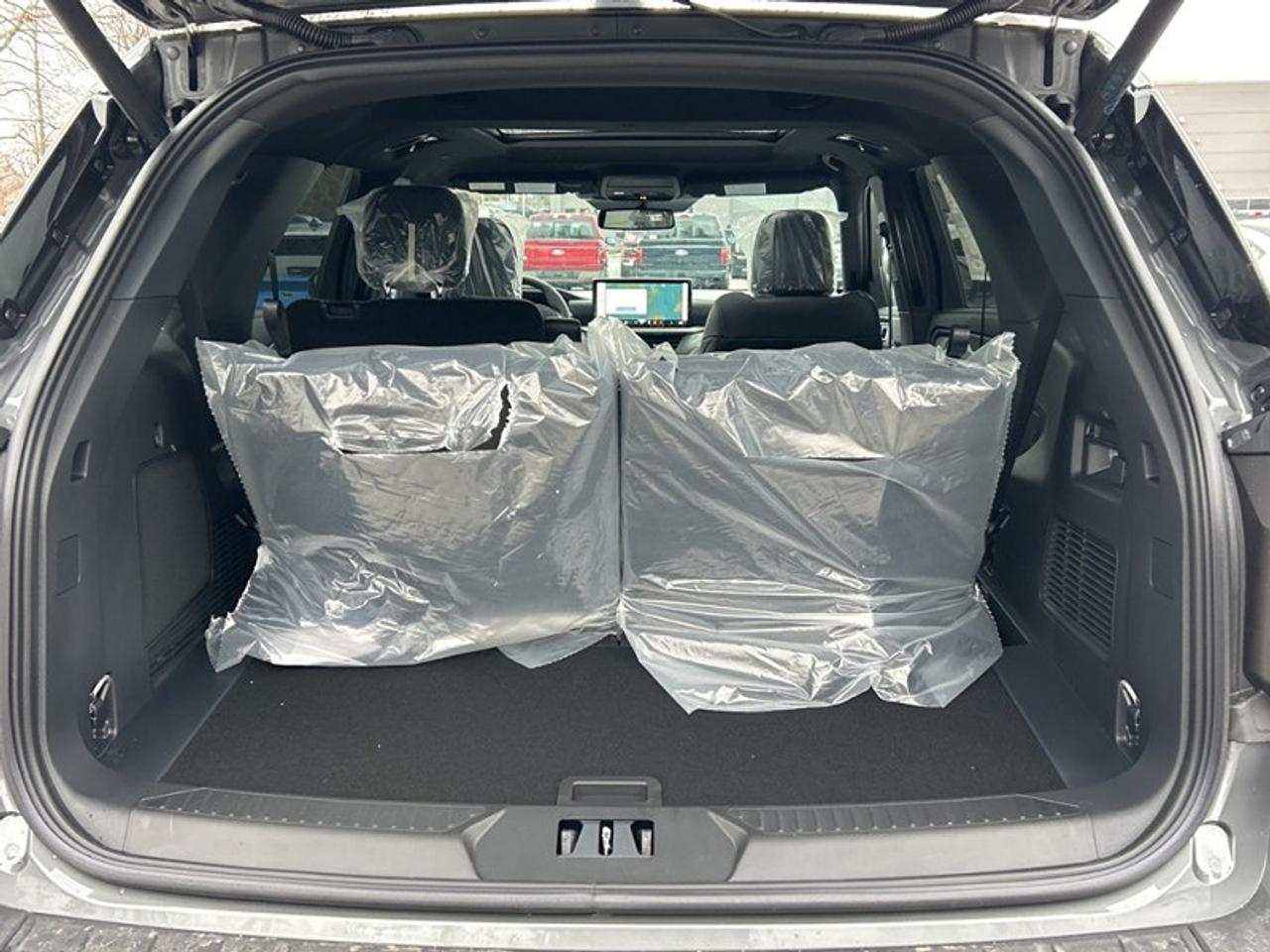 2026 Ford Explorer ST-Line 4WD Photo3