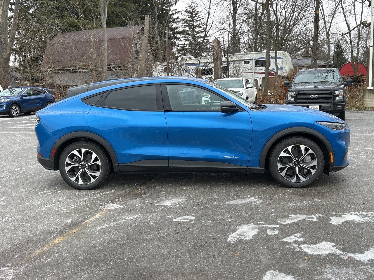 2025 Ford Mustang Mach-E SELECT AWD 100A Photo3