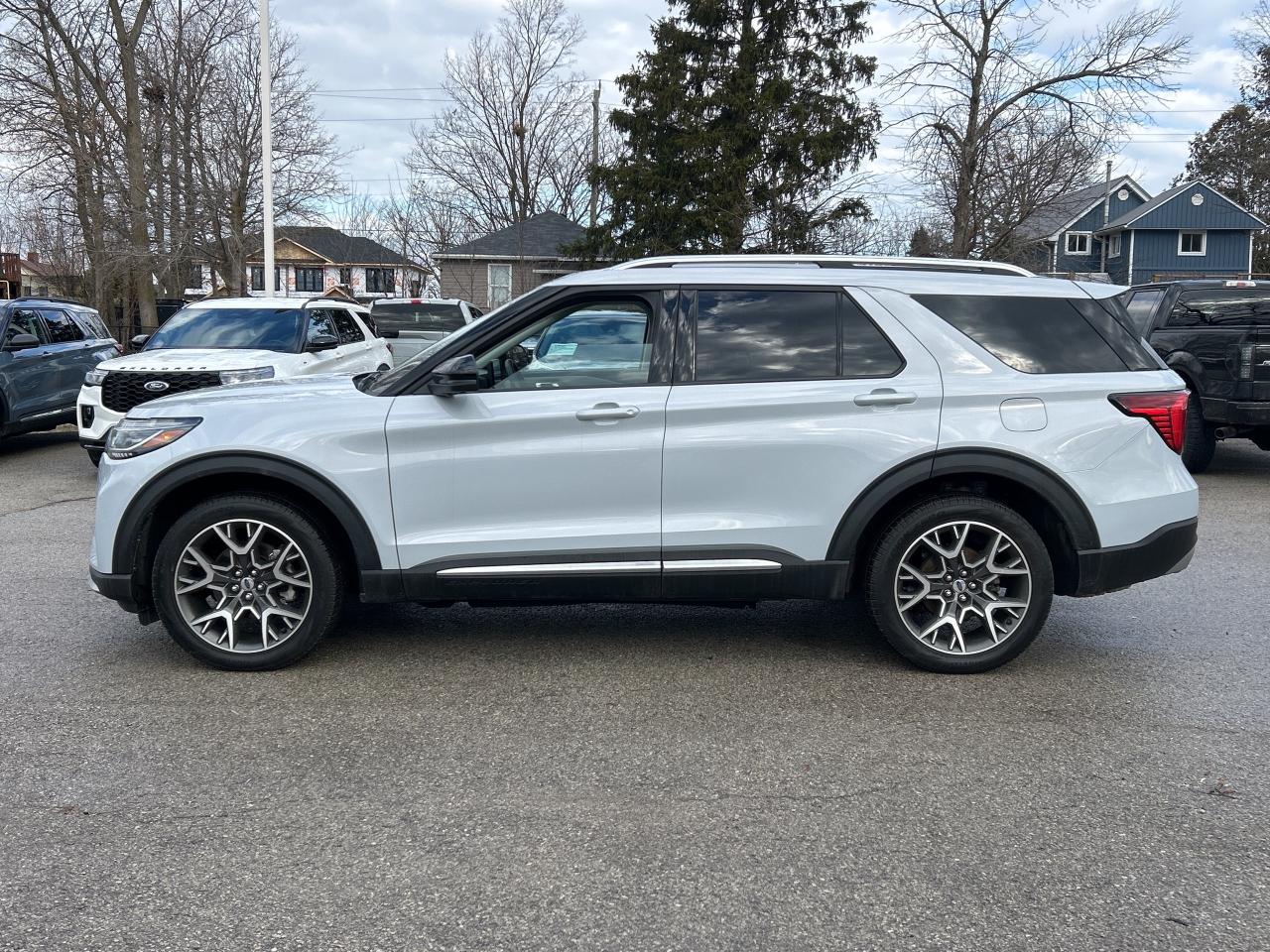 2025 Ford Explorer Platinum 4WD Photo
