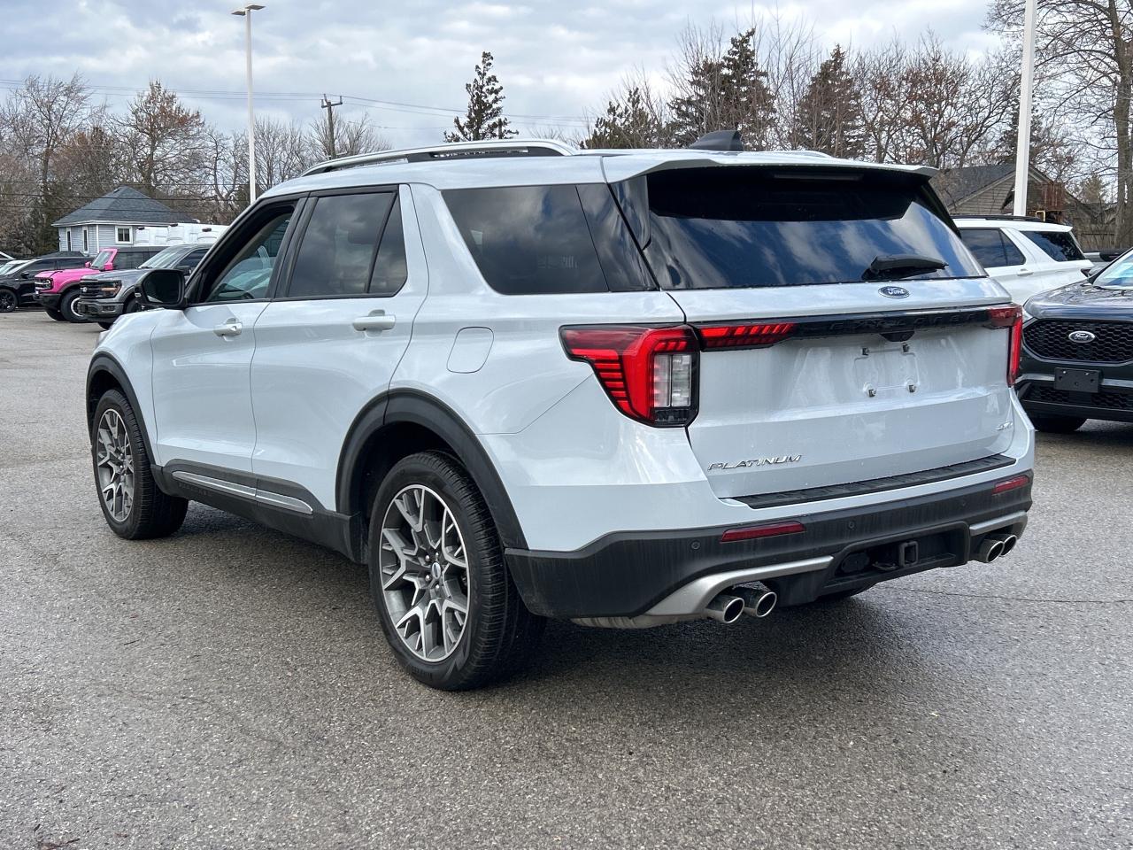 2025 Ford Explorer Platinum 4WD Photo2