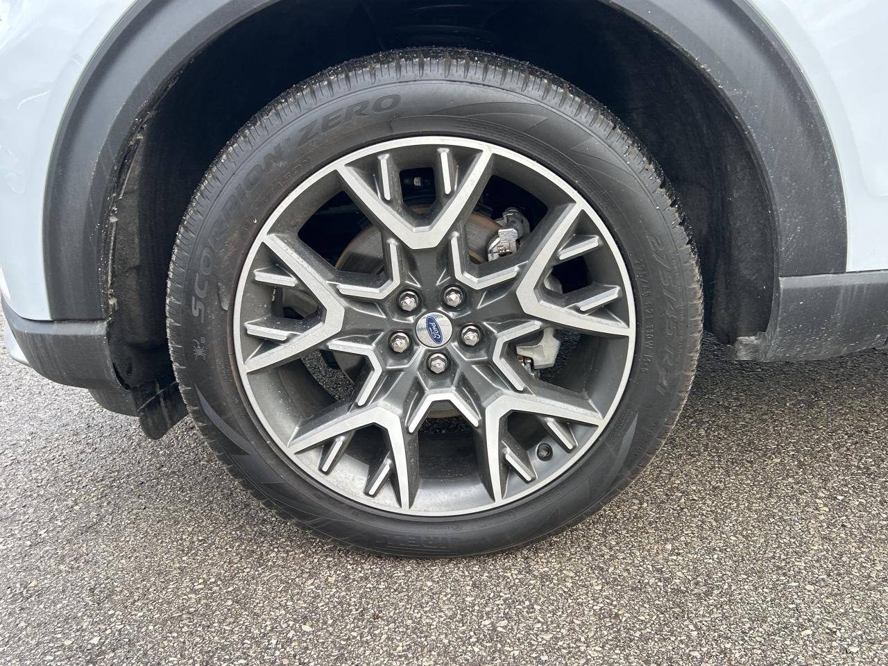 2025 Ford Explorer Platinum 4WD Photo