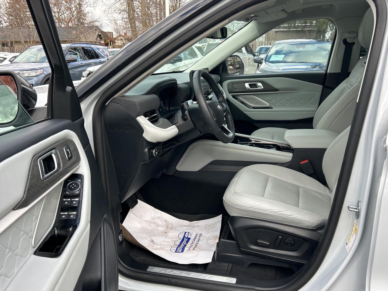 2025 Ford Explorer Platinum 4WD Photo