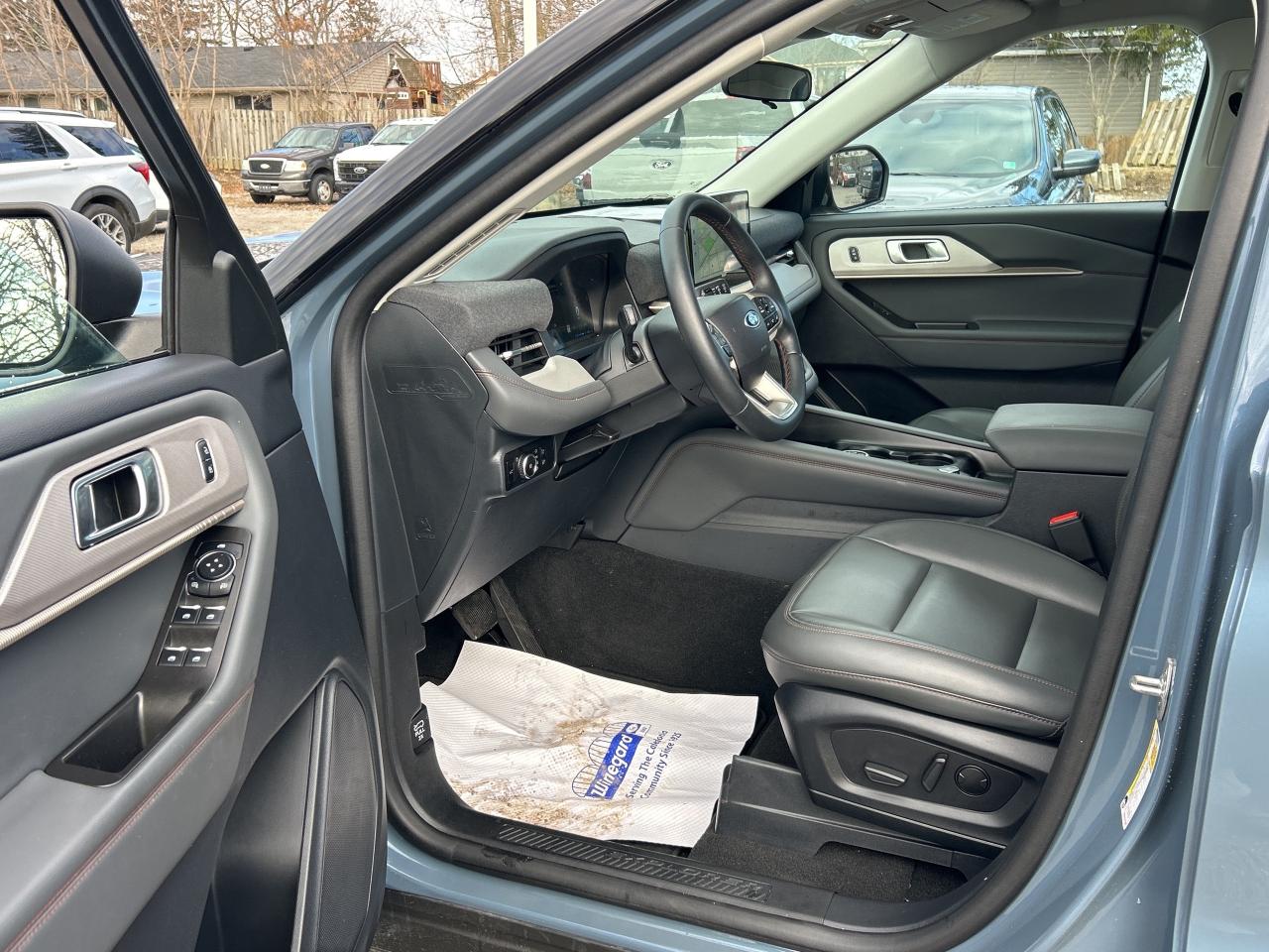 2025 Ford Explorer Active 4WD Photo