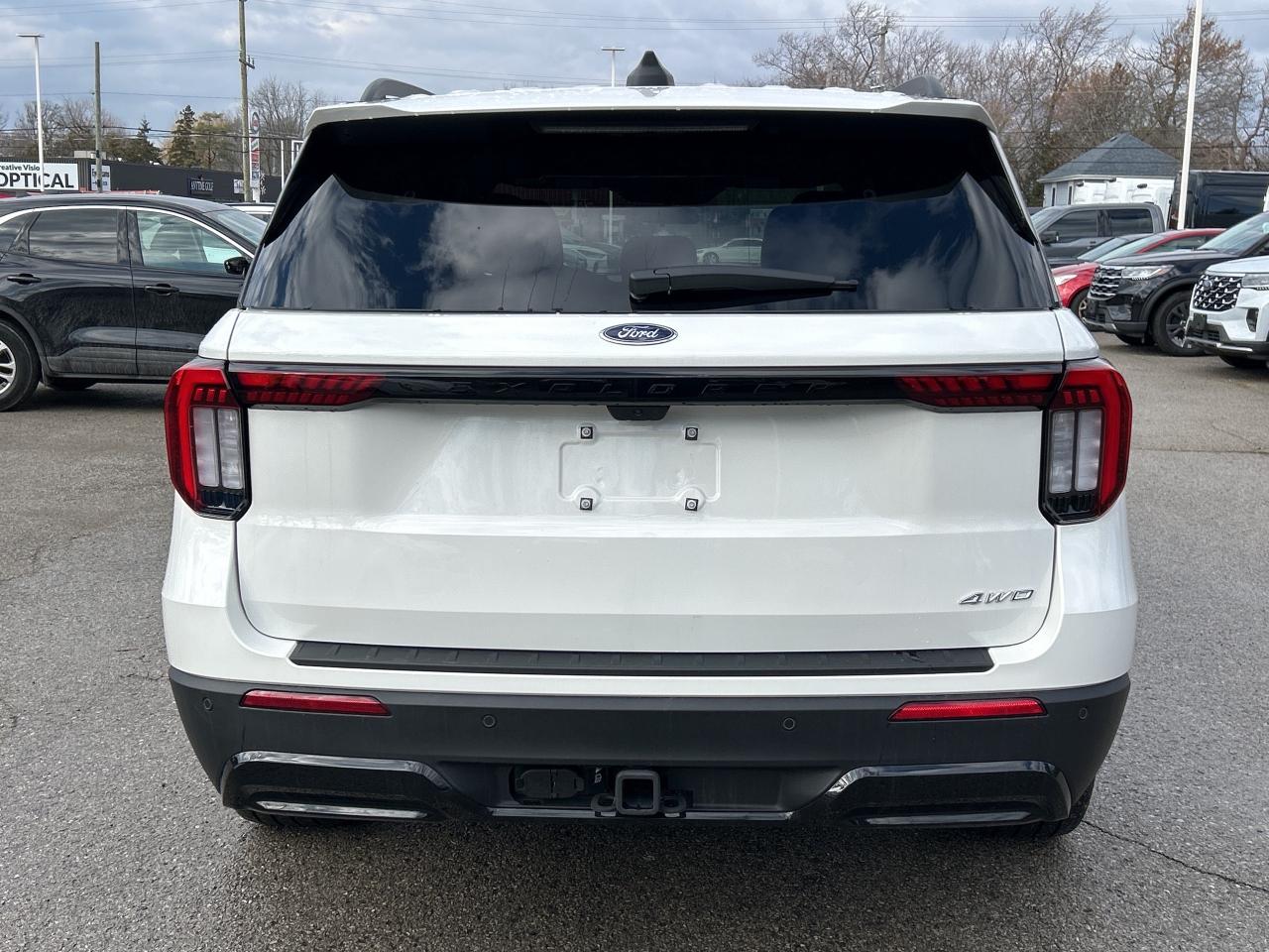2025 Ford Explorer ST-Line 4WD Photo3