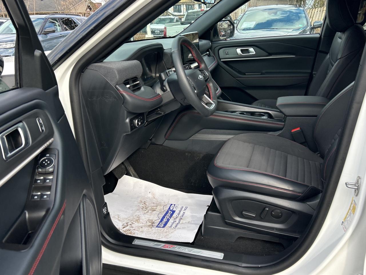 2025 Ford Explorer ST-Line 4WD Photo