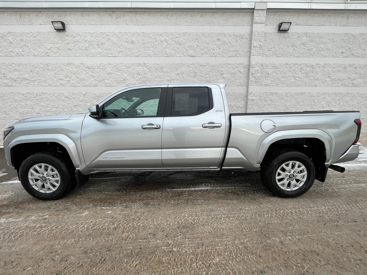 2026 Toyota Tacoma SR5 Photo4