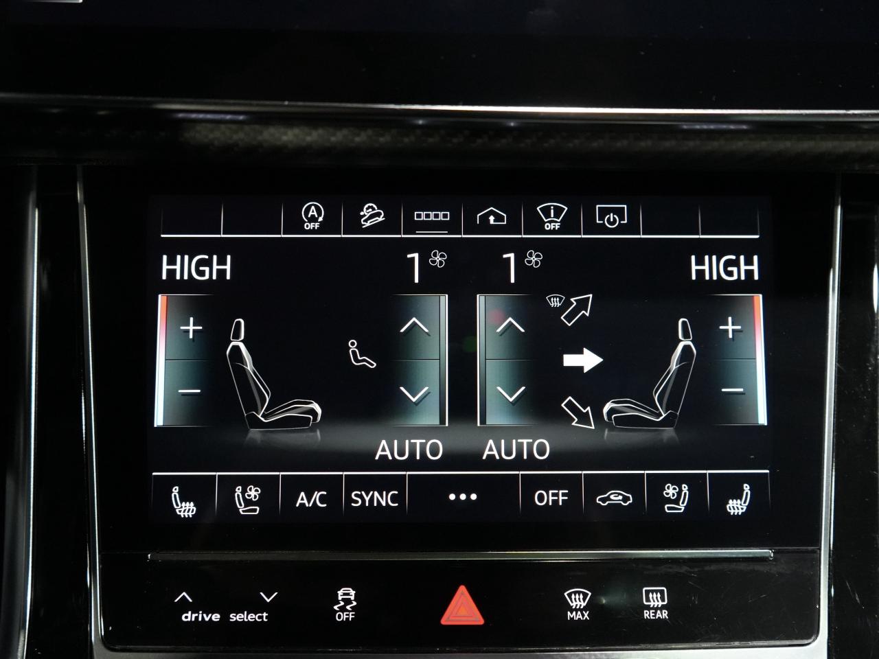 2022 Audi RS Q8 4.0 TFSI/PANO/HUD/360CAM/B&O/MASSAGE/NO ACCIDENTS Photo