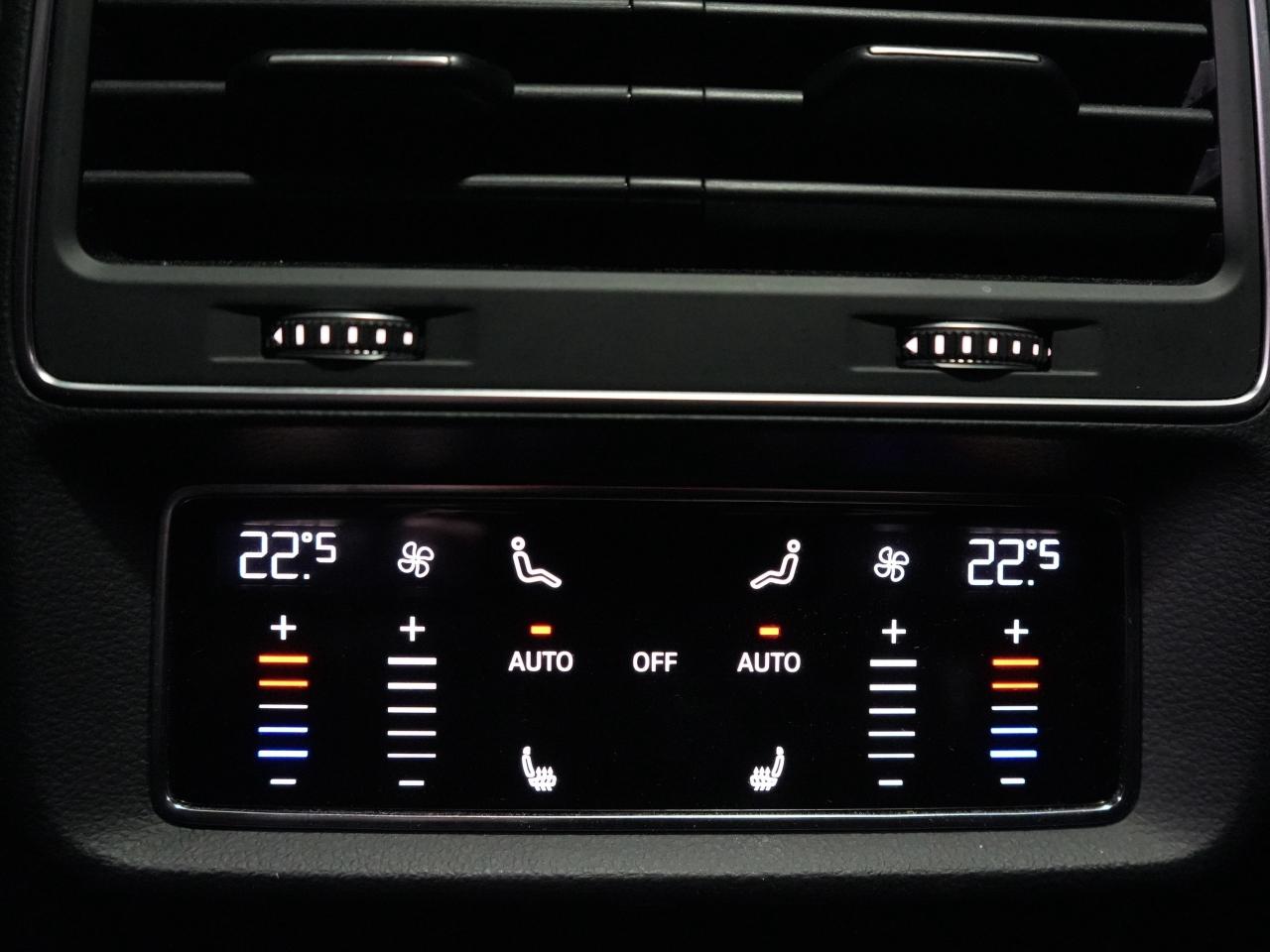 2022 Audi RS Q8 4.0 TFSI/PANO/HUD/360CAM/B&O/MASSAGE/NO ACCIDENTS Photo